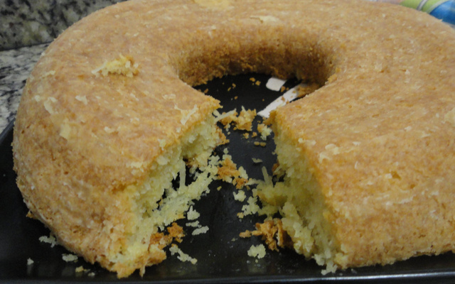 Bolo simples de coco