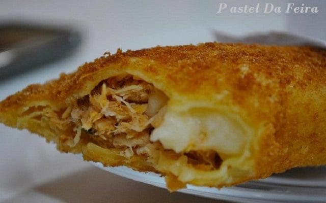 Pastel de frango com catupiry