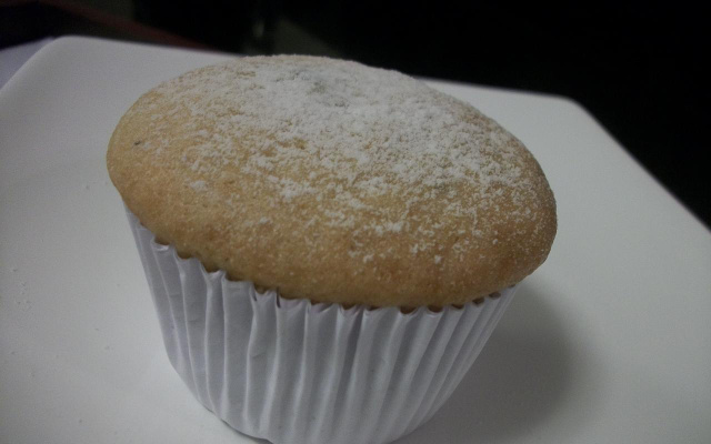 Bolinho de baunilha com mirtilo (blueberry)