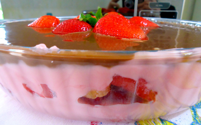 Pavê de morango com chocolate