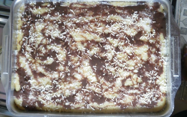 Bolo úmido de coco