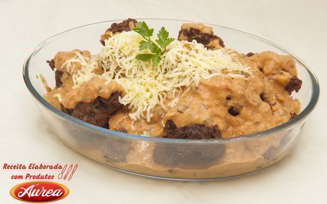 Almôndegas ao Molho de Tomate Cremoso