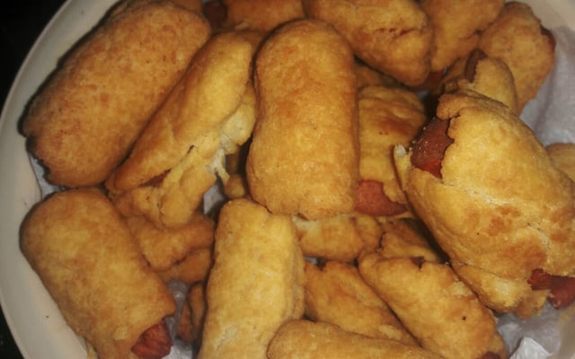 Enroladinho de salsicha frito