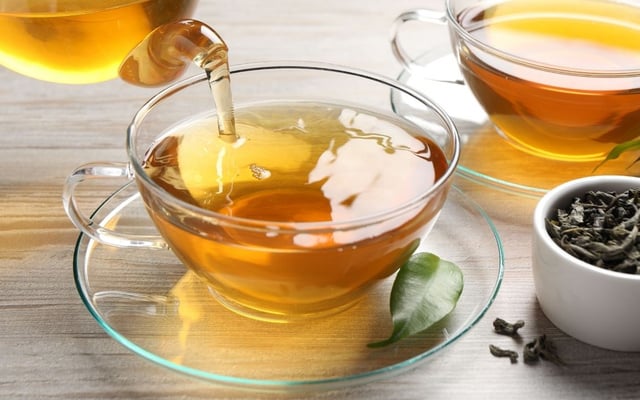 Chá verde tradicional fresquinho servido em xícara