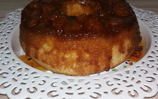Bolo de banana caramelizado (com massa pronta)