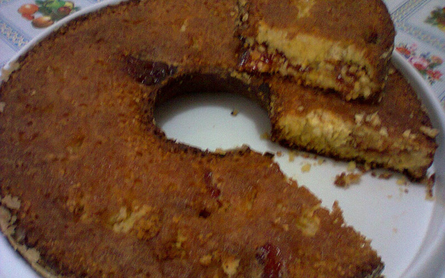 Bolo de fubá com goiabada