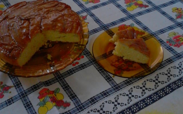 Bolo de banana caramelizada