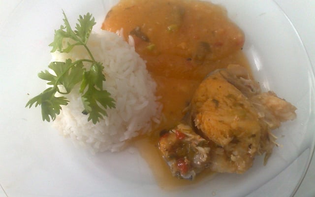 Moqueca de peixe ao molho de camarão