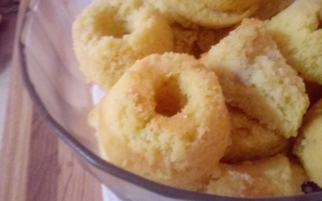 Bolo de mandioca com creme de leite