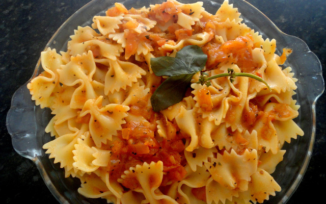 Macarrão com manjericão