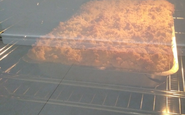 Cuca de banana com farofa