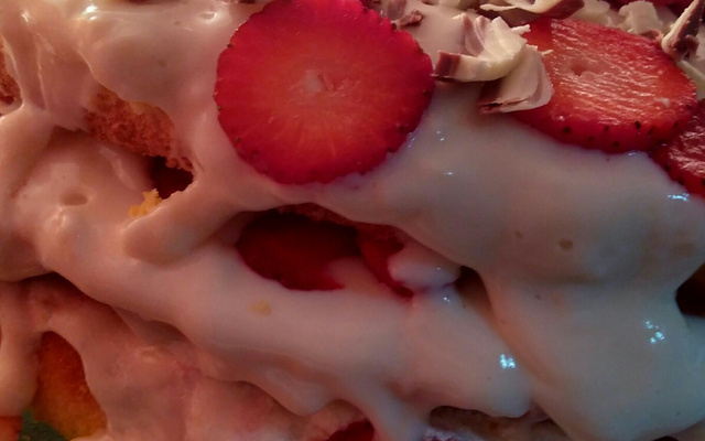 Pavê de leite ninho e morango