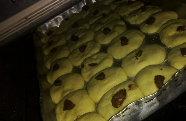 Donuts assado com gotas de chocolate