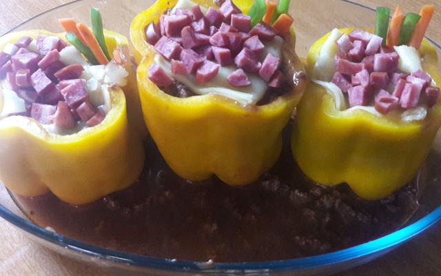 Pimentão recheado com carne moída