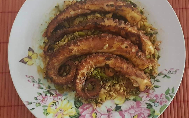 Polvo com arroz e brócolis