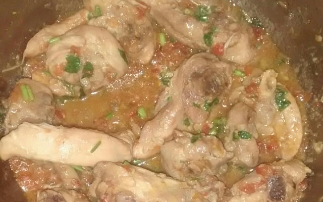 Frango à passarinho refogado