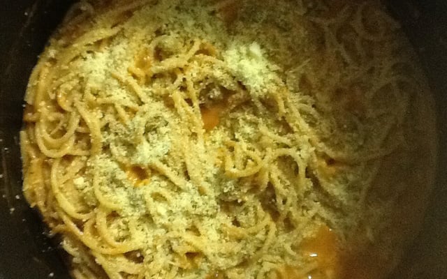 Espaguete (sem glúten) ao molho de manjericão