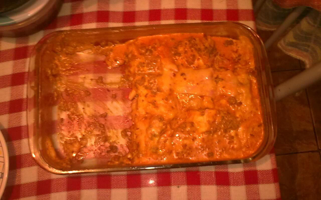 Lasanha de carne com molho de estrogonofe