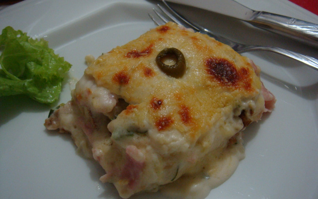 Lasanha de pão e molho branco