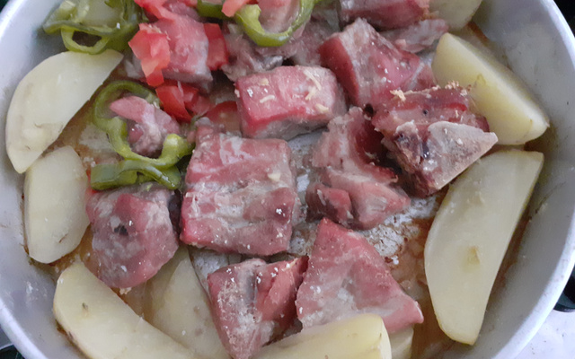 Paleta suína com batata ao forno