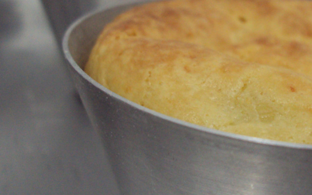 Bolinho de alho poró com queijo