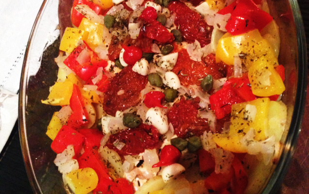 Salmão com tomate seco e alcaparras