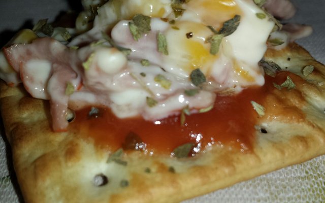 Pizza de bolacha água e sal