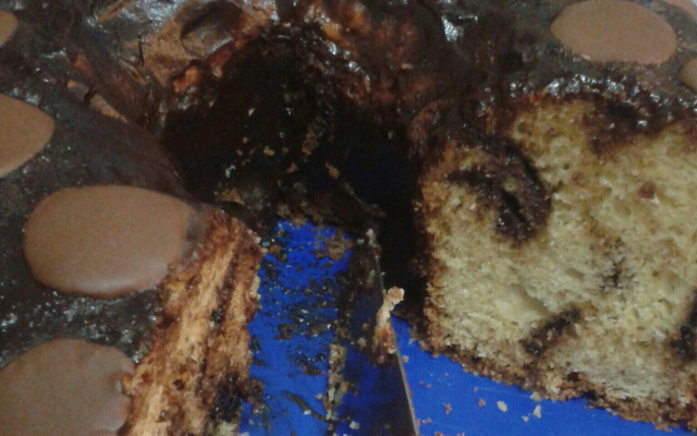 Bolo de abobrinha com coco e chocolate