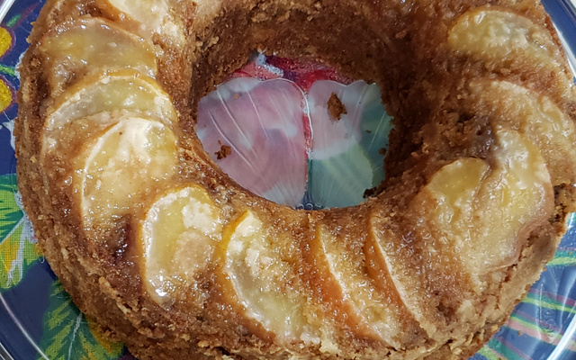 Bolo de Maçã com Canela e Nozes