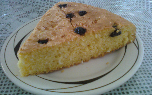 Bolo de fubá com coco