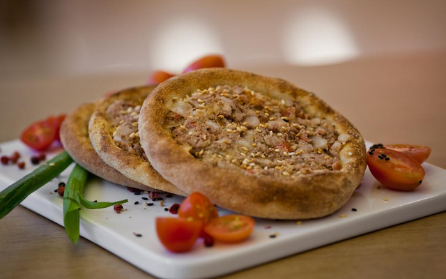 Esfiha aberta de carne