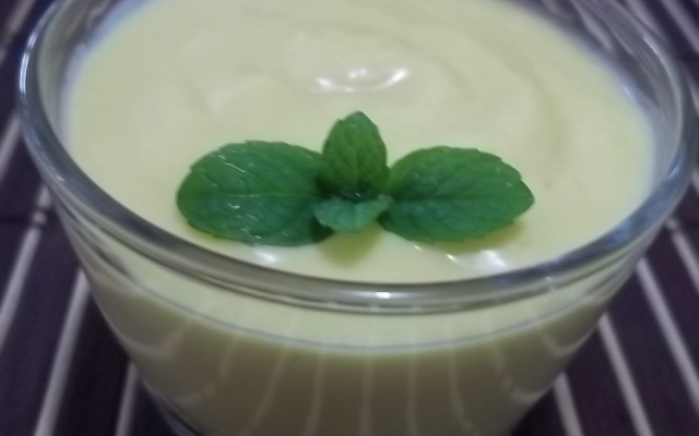 Suspiros com creme de manga