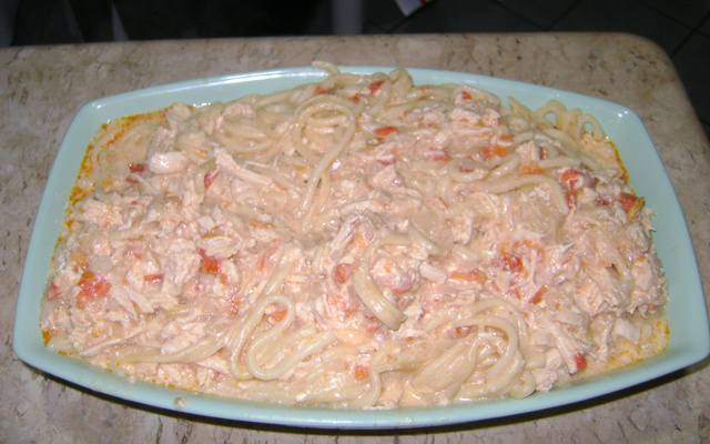 Macarrão com frango na panela de pressão