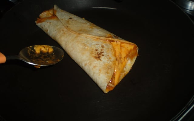 Wrap de frango e cheddar