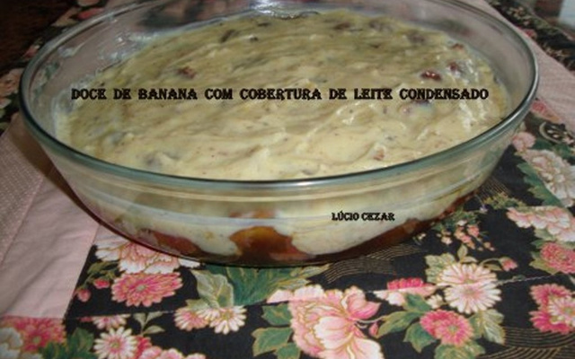 Doce de banana com cobertura de leite condensado ( Lúcio Cezar )