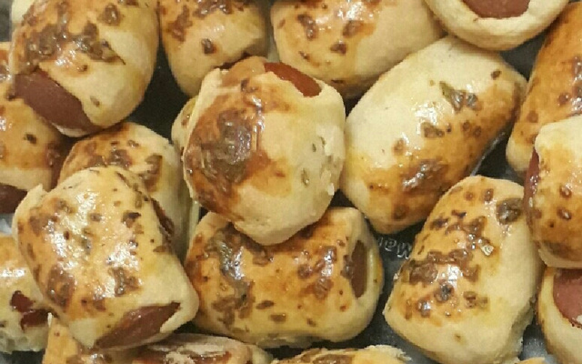 Enroladinho de salsicha de forno