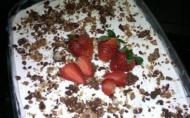 Pavê de morango com sonho de valsa