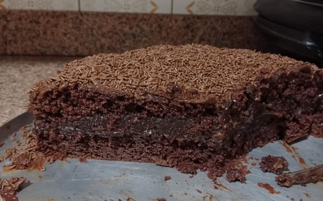 Bolo recheado fácil fácil