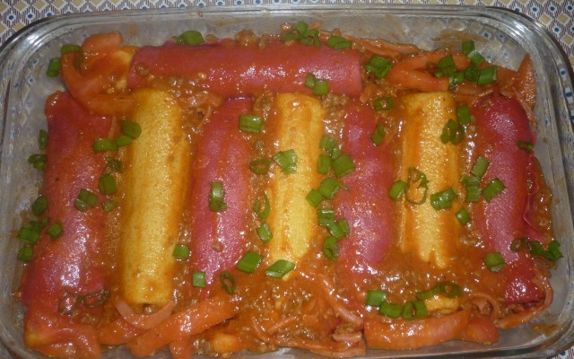 Panquecas coloridas ao molho