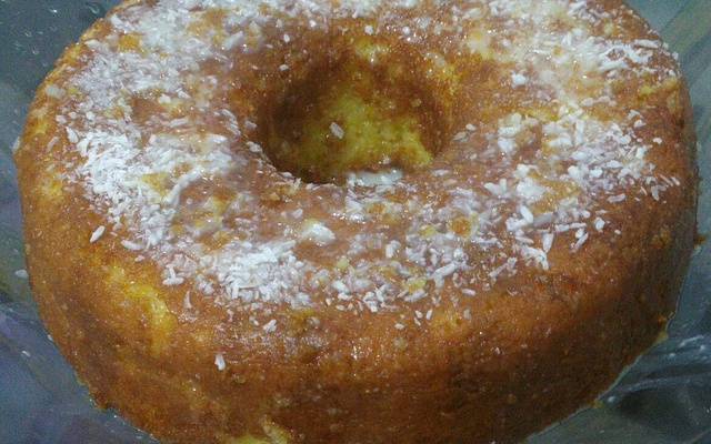 Bolo de laranja gelado com coco