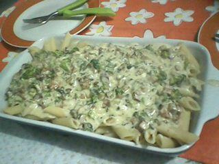 Penne aos quatro queijos bacon e brócolis da Jana