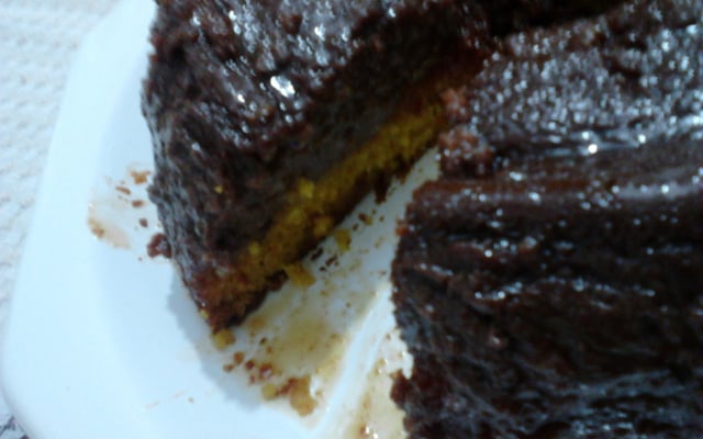 Bolo de cenoura com pudim de chocolate