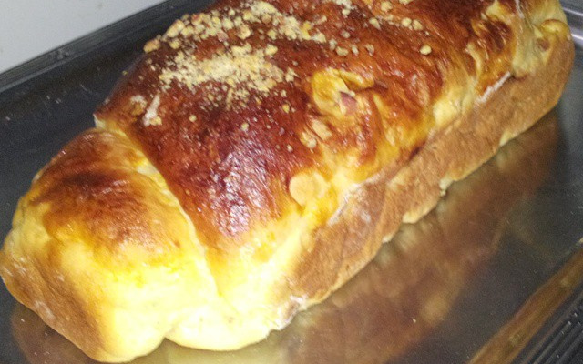 Pão de forma com amêndoas e damascos