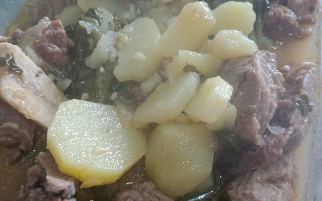 Costela com batata e agrião