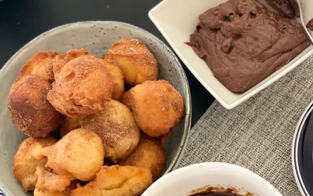 Bolinho de chuva com brigadeiro