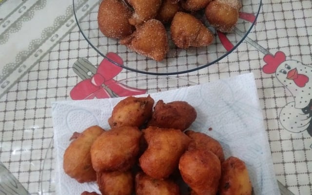 Bolinho de chuva doce e salgado