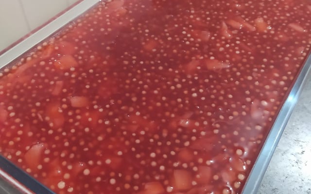 Sagu com vinho e abacaxi