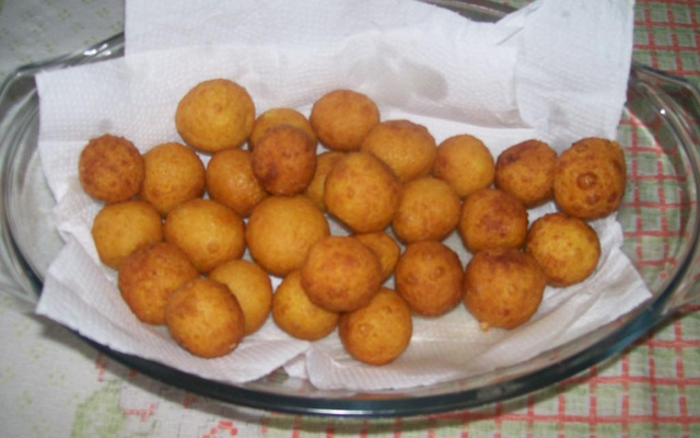 Bolinho de milho com queijo