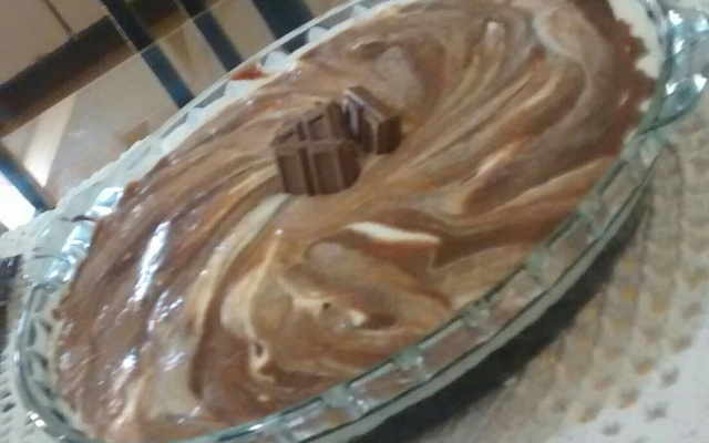 Torta mousse de limão e chocolate