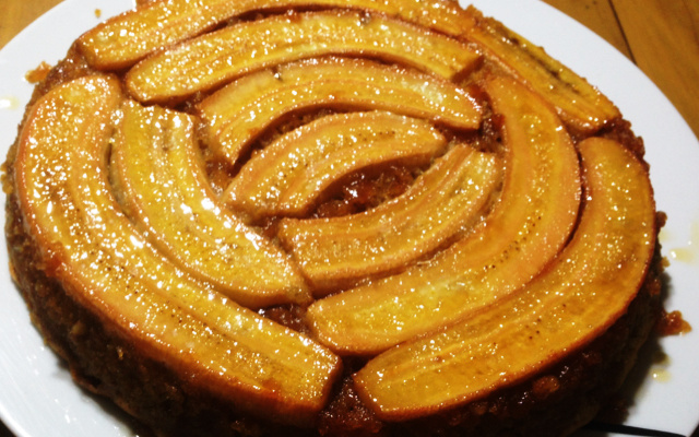 Bolo de banana caramelado
